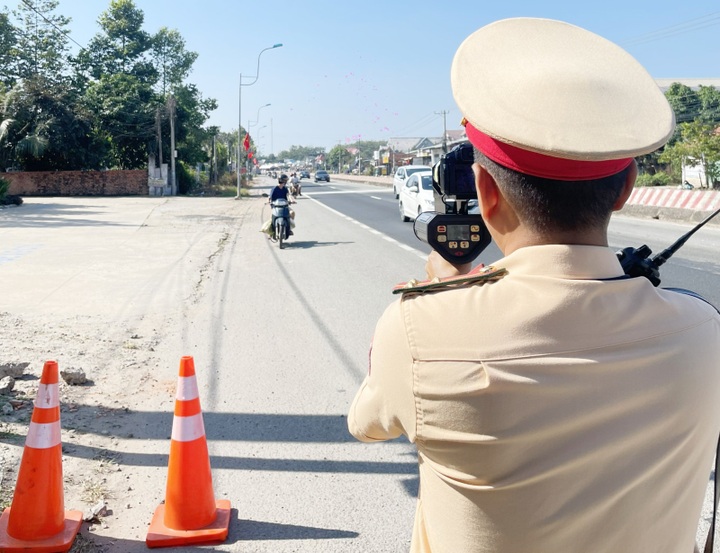 Các mức phạt chạy quá tốc độ cho phép với ô tô, xe máy mới nhất - 1 Các mức phạt chạy quá tốc độ cho phép với ô tô, xe máy mới nhất - 1