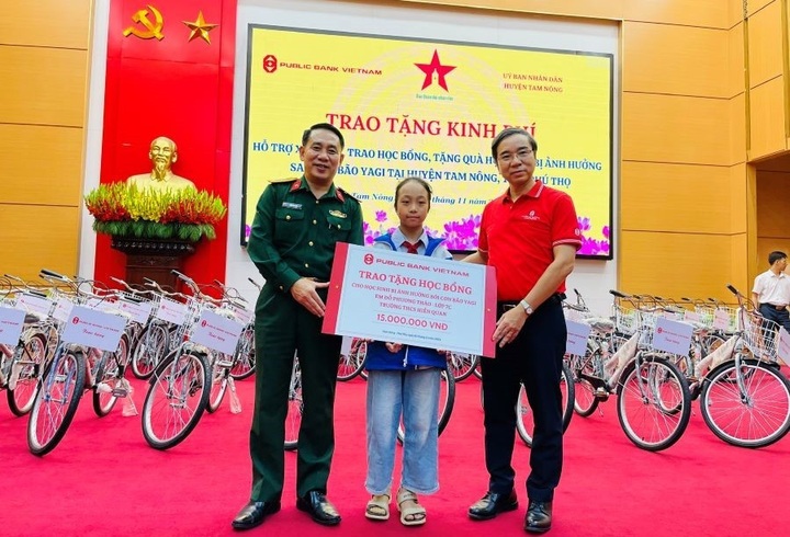 Nhiều phần quà ý nghĩa đến với học sinh nghèo huyện Tam Nông, Phú Thọ - 4