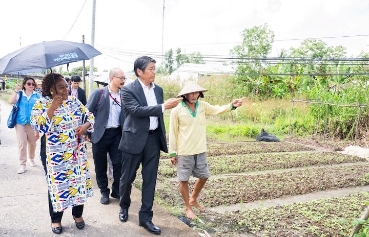 "Nước là sự sống" hỗ trợ 7.200 người dân ảnh hưởng hạn hán, xâm nhập mặn - 2 "Nước là sự sống" hỗ trợ 7.200 người dân ảnh hưởng hạn hán, xâm nhập mặn - 2