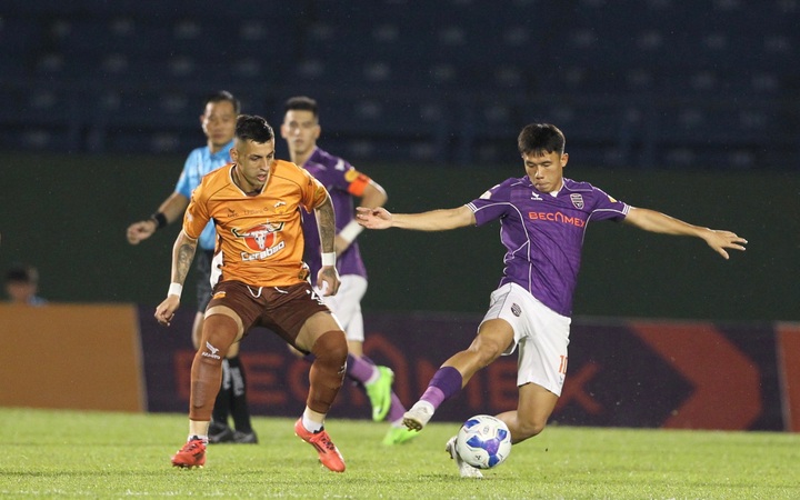 V-League 2024-2025: HAGL trở lại mặt đất, Công an Hà Nội lên đỉnh - 1 V-League 2024-2025: HAGL trở lại mặt đất, Công an Hà Nội lên đỉnh - 1