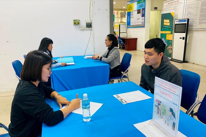 Hà Nội: 10 tháng, giải quyết việc làm cho hơn 196.000 lao động - 1