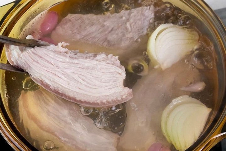 Tuyệt chiêu luộc thịt heo mềm, giữ độ ngọt tự nhiên mà không cần nước - 2 Tuyệt chiêu luộc thịt heo mềm, giữ độ ngọt tự nhiên mà không cần nước - 2