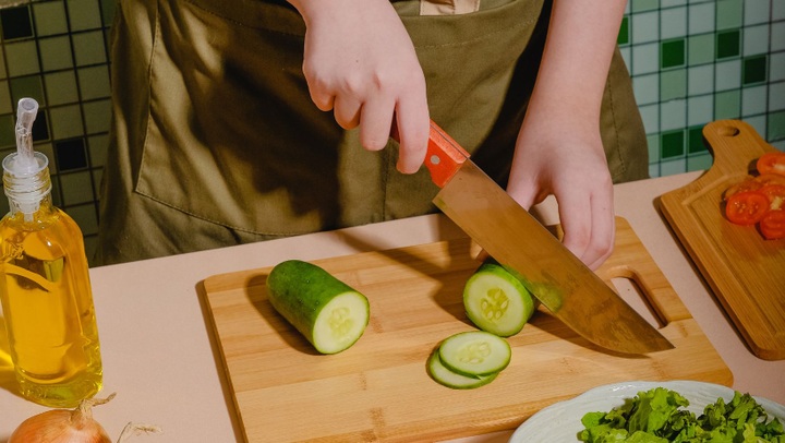 Dưa chuột đa công dụng, nhưng băn khoăn có nên ăn cả vỏ? - 1 Dưa chuột đa công dụng, nhưng băn khoăn có nên ăn cả vỏ? - 1