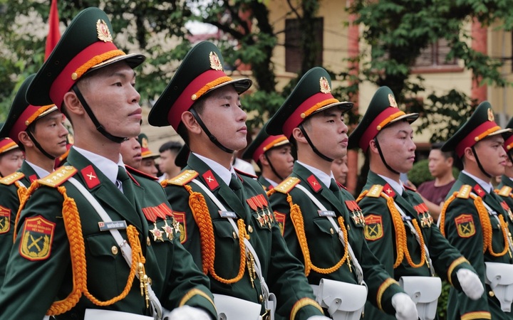 Sĩ quan, quân nhân chuyên nghiệp có thể được thưởng 8 lần mức lương cơ sở - 1