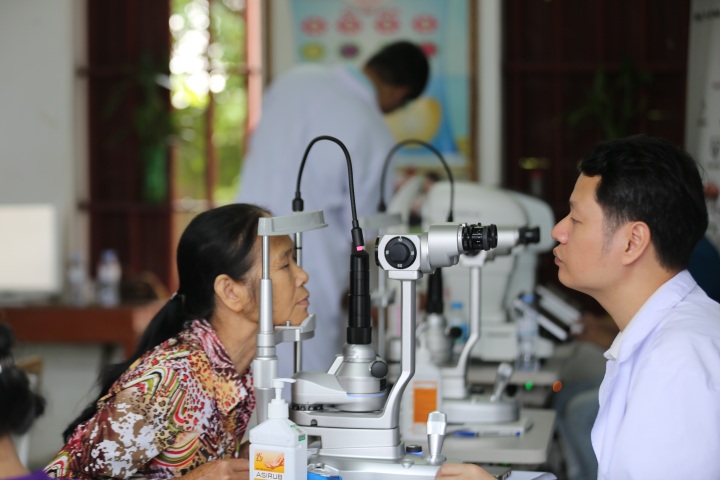 Gần 800 người cao tuổi, người có công được khám sức khỏe miễn phí - 5