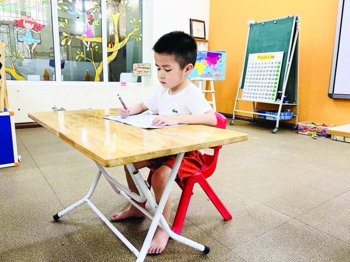 Bác sĩ cảnh báo trẻ bị cong cột sống hình chữ C, S vì nhiều thói quen - 2