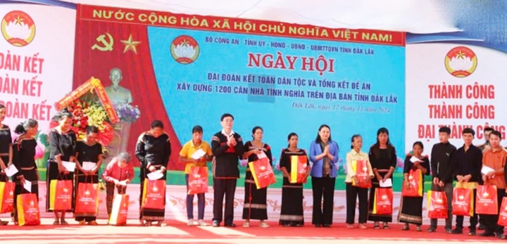 Để với người dân, mỗi ngày đều là Ngày hội Đại đoàn kết toàn dân tộc - 3 Để với người dân, mỗi ngày đều là Ngày hội Đại đoàn kết toàn dân tộc - 3