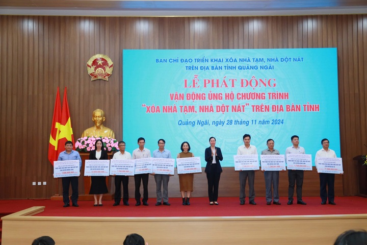 Quảng Ngãi: Huy động 242 tỷ đồng xây dựng trên 9.000 căn nhà cho hộ nghèo - 1 Quảng Ngãi: Huy động 242 tỷ đồng xây dựng trên 9.000 căn nhà cho hộ nghèo - 1
