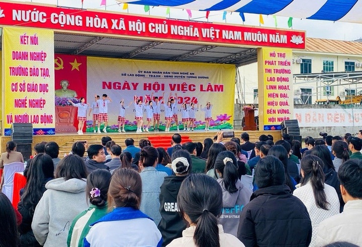 4 "nhà" chung tay mở ra gần 3.000 cơ hội việc làm cho lao động Nghệ An - 1 4 "nhà" chung tay mở ra gần 3.000 cơ hội việc làm cho lao động Nghệ An - 1