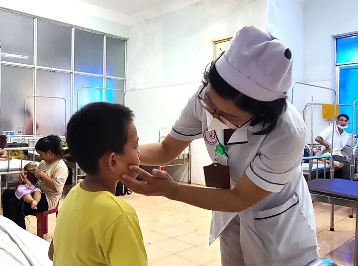 Dịch sởi ở Đắk Lắk diễn biến phức tạp, cách phòng bệnh cần biết - 2