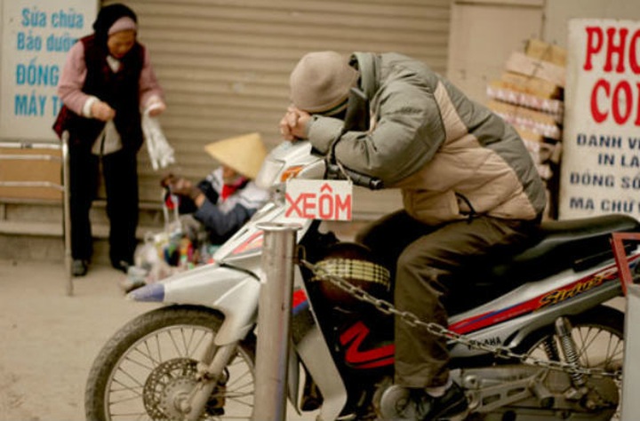 Đề xuất người hành nghề xe ôm phải có thẻ hoạt động vận chuyển - 1