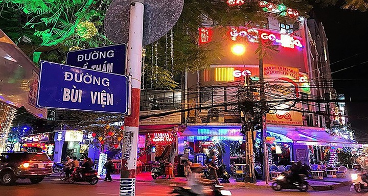 Đêm không về trên phố… - 1 Đêm không về trên phố… - 1