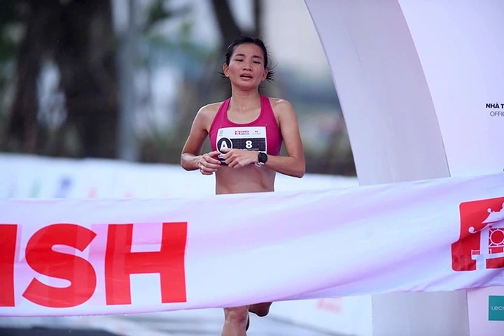 Nguyễn Thị Oanh và kỳ tích trên đường chạy marathon - 1