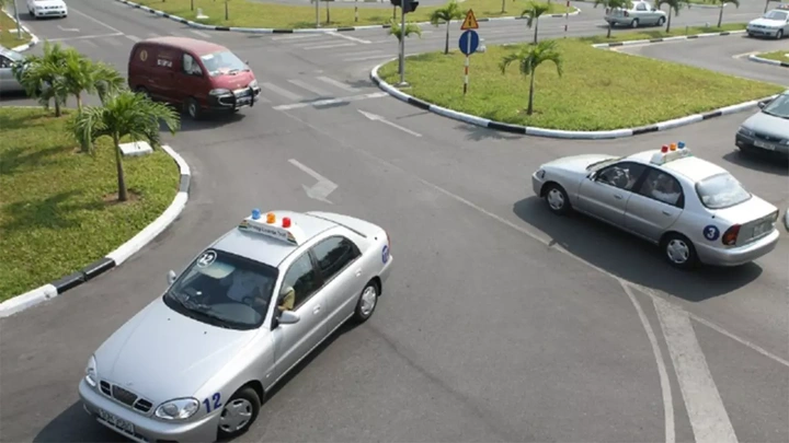 Những quy định mới trong việc học và thi bằng lái xe người dân cần biết - 1