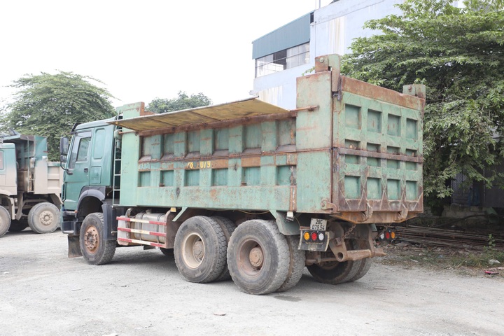 Cắm chốt, tuần tra lưu động xử lý xe vi phạm tải trọng nơi cửa ngõ Thủ đô - 1