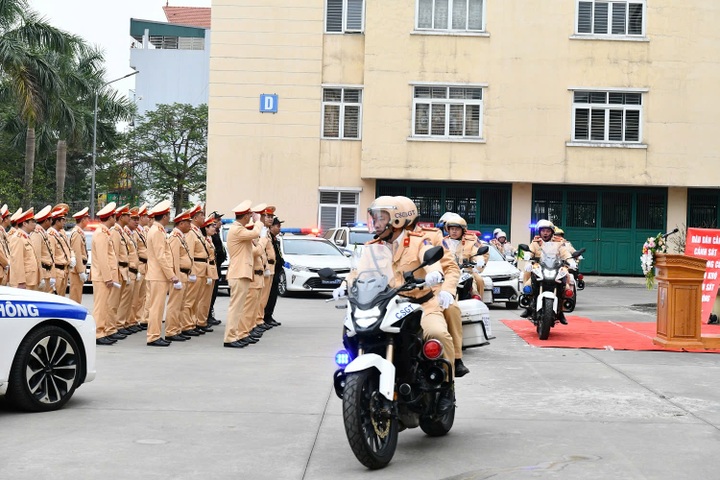 CSGT đồng loạt ra quân đảm bảo an toàn giao thông dịp Tết - 2