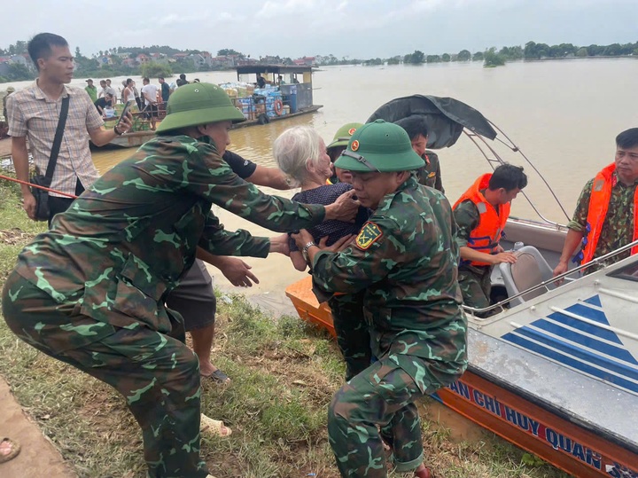 Xứng danh xưng “Bộ đội cụ Hồ” - 1 Xứng danh xưng “Bộ đội cụ Hồ” - 1