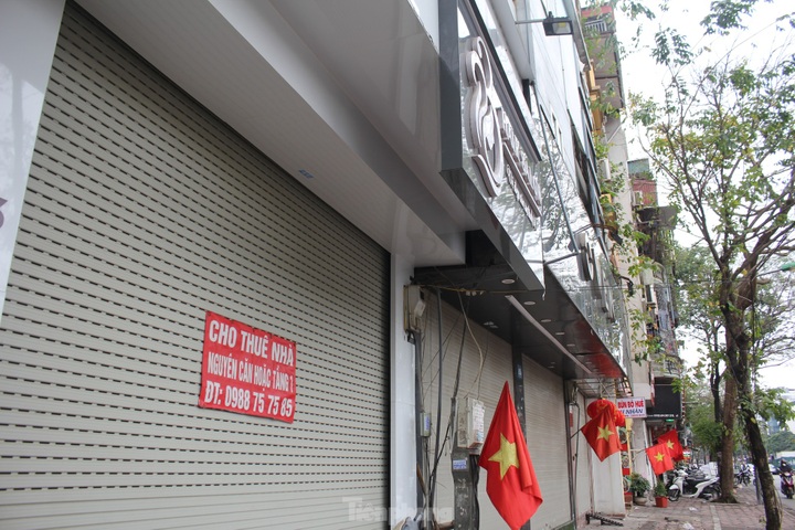 Thương mại điện tử "hốt" hết người bán, mặt bằng cho thuê “ế ẩm” - 1