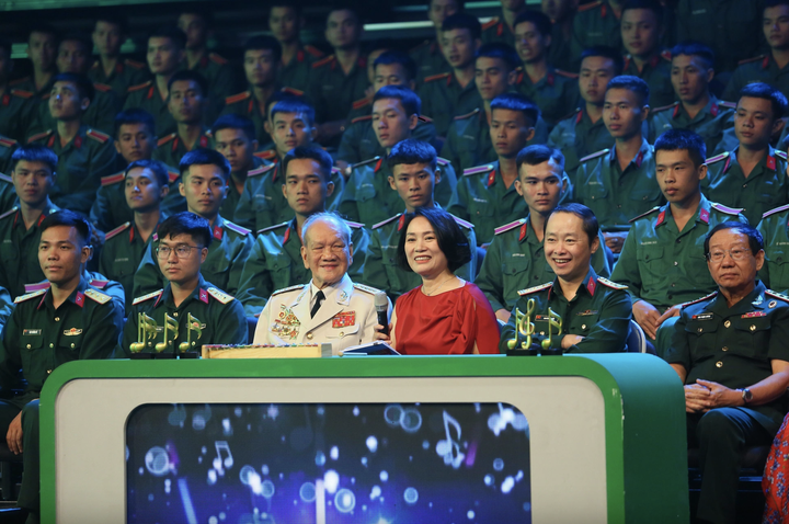 “Con đường lịch sử” khắc họa người lính anh hùng - 2 “Con đường lịch sử” khắc họa người lính anh hùng - 2