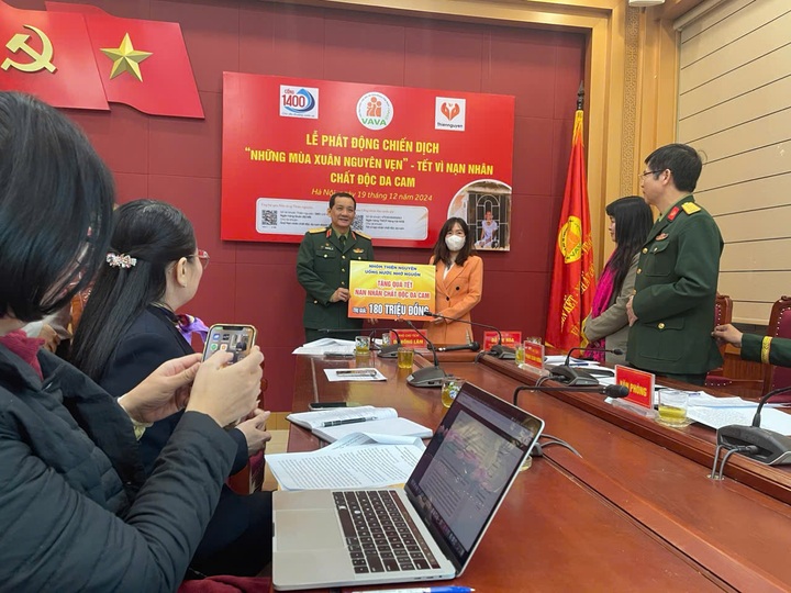 Tết ấm cho nạn nhân chất độc da cam - 1 Tết ấm cho nạn nhân chất độc da cam - 1