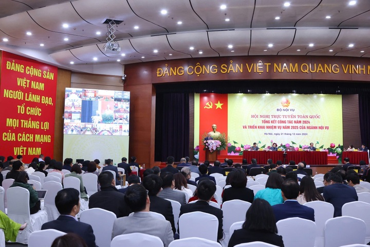 Trình Quốc hội thực hiện cải cách tiền lương trong năm 2025 - 1