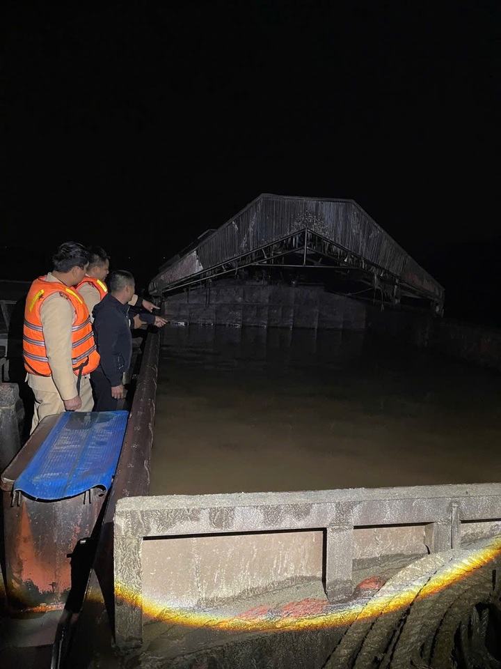 Liên tiếp bắt giữ tàu "cát tặc" trên sông Hồng - 2
