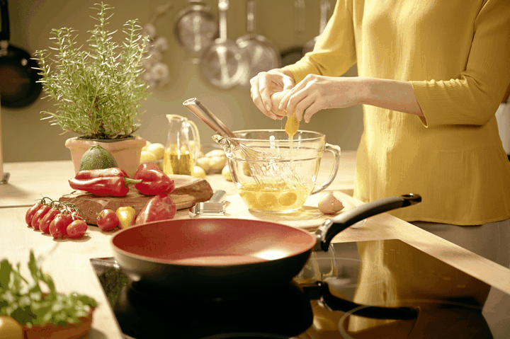 Chảo mất lớp chống dính, cách phục hồi ngoạn mục không thể dễ hơn - 2