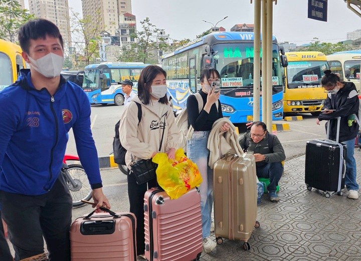 Không để người dân thiếu vé xe dịp tết - 1