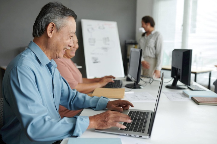 Có được ký hợp đồng làm chuyên môn với lao động cao tuổi? - 1 Có được ký hợp đồng làm chuyên môn với lao động cao tuổi? - 1