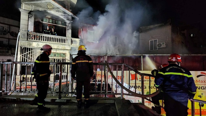 Hệ lụy từ karaoke biến tướng thành “Hát cho nhau nghe” - 1