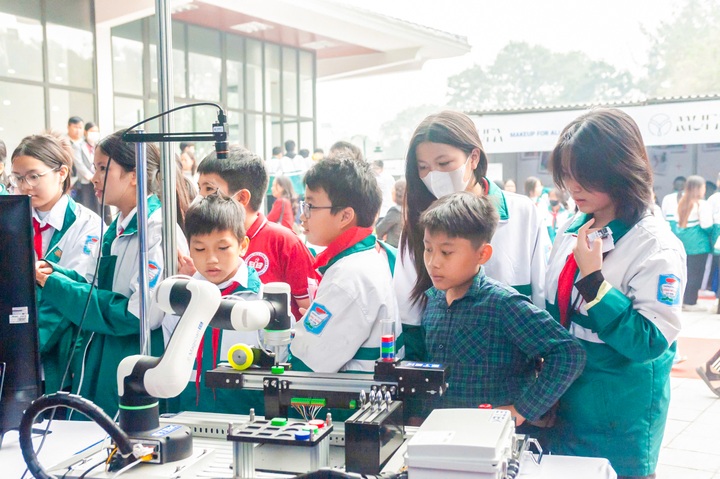 Cơ hội và thách thức đối với phụ nữ và trẻ em gái trong lĩnh vực STEM - 2