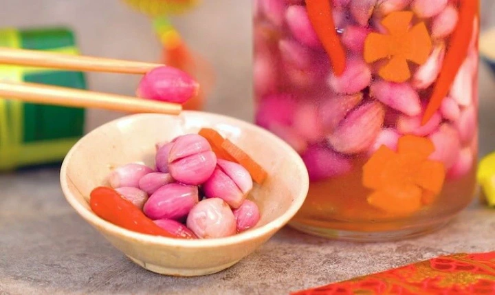 Bí quyết muối dưa và hành ăn Tết giòn ngọt, không bị hăng - 2