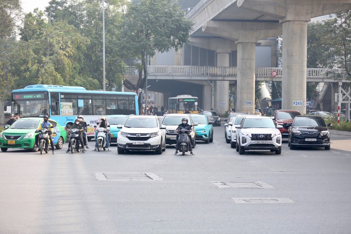 Ngày đầu tăng mức xử phạt giao thông, ra đường khác hẳn mọi ngày - 2