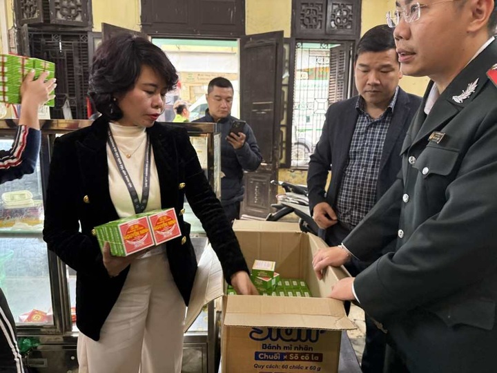 Siết chặt quản lý an toàn thực phẩm tết và mùa lễ hội - 1 Siết chặt quản lý an toàn thực phẩm tết và mùa lễ hội - 1