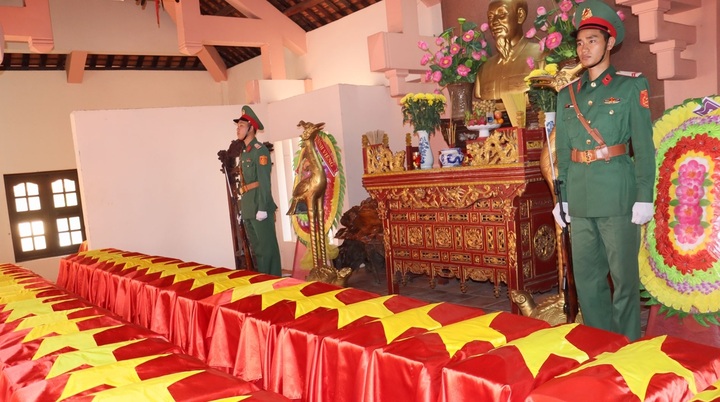 Đón 41 hài cốt liệt sĩ hy sinh ở Campuchia về nước - 2