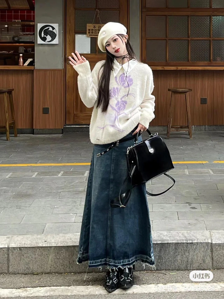 Gợi ý phối chân váy bò dài ấm áp, đi chơi hay đi làm đều đẹp - 3 Gợi ý phối chân váy bò dài ấm áp, đi chơi hay đi làm đều đẹp - 3