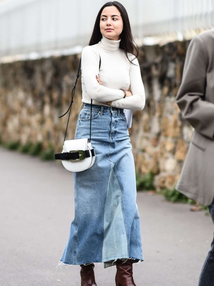 Gợi ý phối chân váy bò dài ấm áp, đi chơi hay đi làm đều đẹp - 1 Gợi ý phối chân váy bò dài ấm áp, đi chơi hay đi làm đều đẹp - 1