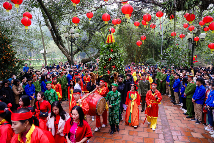 Hà Nội đổi mới chất lượng dịch vụ và siết chặt quản lý lễ hội - 1