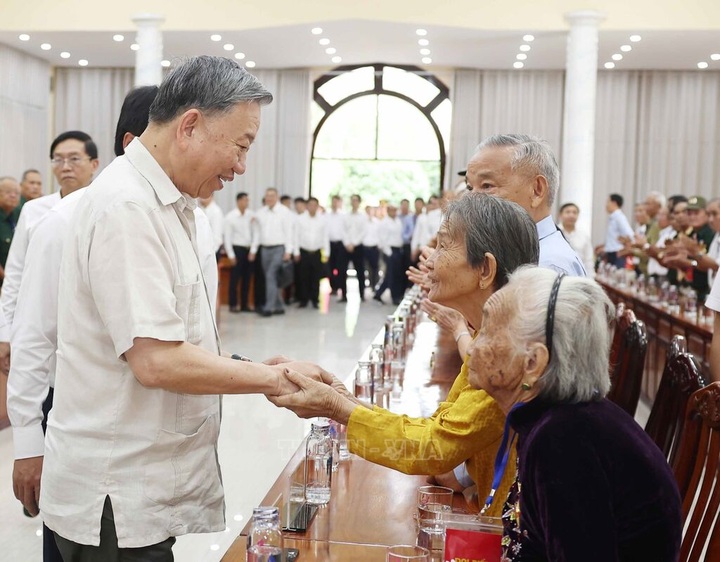 Bảo đảm an sinh xã hội trong từng chính sách - 1