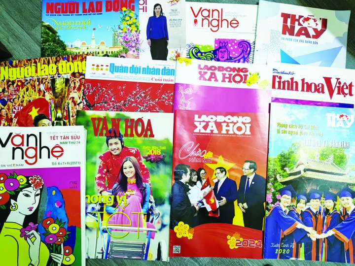 Độc đáo thú sưu tầm báo xuân: Nâng niu 400 tờ báo quý, có tờ từ năm 1938 - 1 Độc đáo thú sưu tầm báo xuân: Nâng niu 400 tờ báo quý, có tờ từ năm 1938 - 1