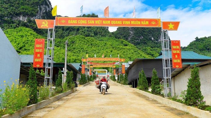 Sa Ná hồi sinh sau cơn lũ dữ, đón mùa xuân về trên bản làng - 2