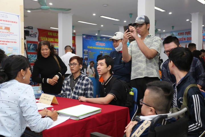 Hà Nội đặt mục tiêu tạo 169 nghìn việc làm mới năm 2025 - 3