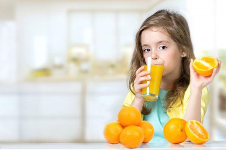 Nước ép trái cây nhiều ưu và nhược điểm, làm sao cho trẻ uống đúng cách? - 1