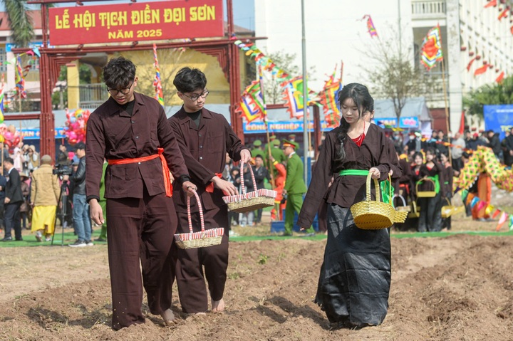 Giáo dục truyền thống qua lễ hội - 2