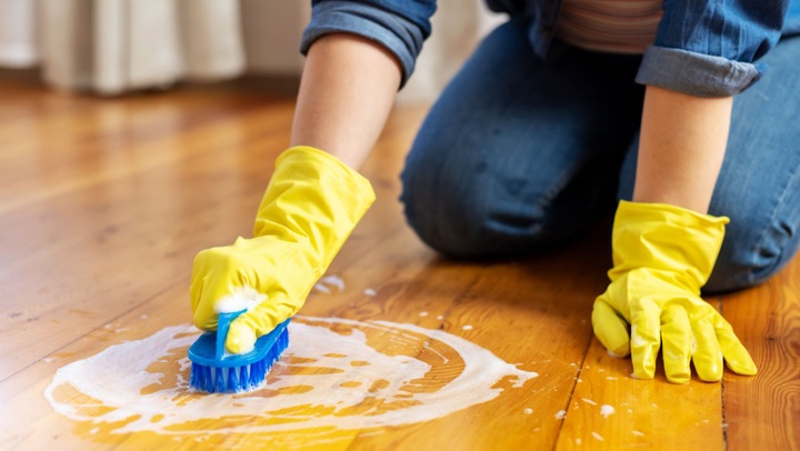 Tự làm chất tẩy rửa an toàn, cho sàn gỗ sáng bóng và bền lâu - 1