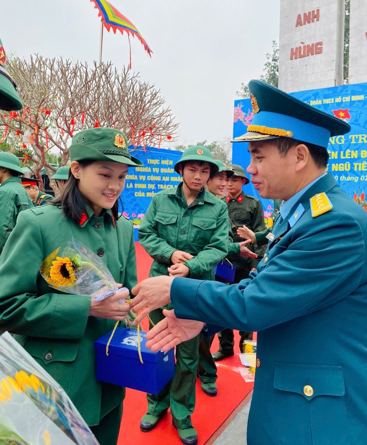 Khi phái đẹp sẵn sàng bước vào môi trường “thép” - 2 Khi phái đẹp sẵn sàng bước vào môi trường “thép” - 2