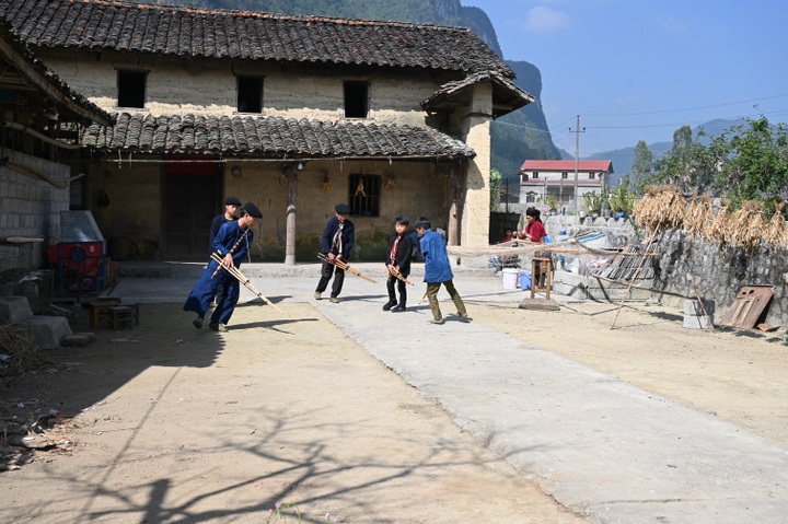 Tiếng khèn trên cao nguyên đá - 1 Tiếng khèn trên cao nguyên đá - 1