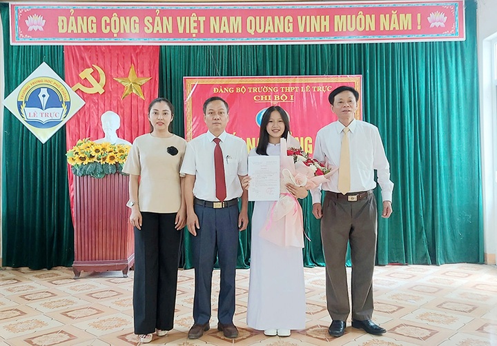 Những “hạt giống đỏ” trong trường học - 1 Những “hạt giống đỏ” trong trường học - 1