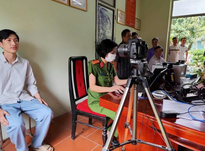 Cấp thẻ căn cước với trường hợp không đủ điều kiện đăng ký tạm trú - 1