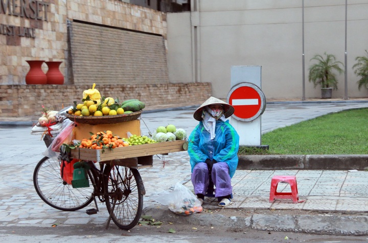 Lao động ngoài trời gánh chịu biến đổi khí hậu - 1